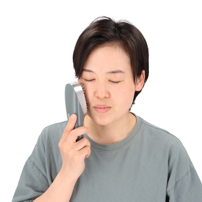 鏡を見なくても操作できた。ヘッドが大きく、細部にはやや当てにくい