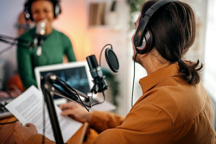 臨場感のあるライブ配信はトーク力のある人におすすめ