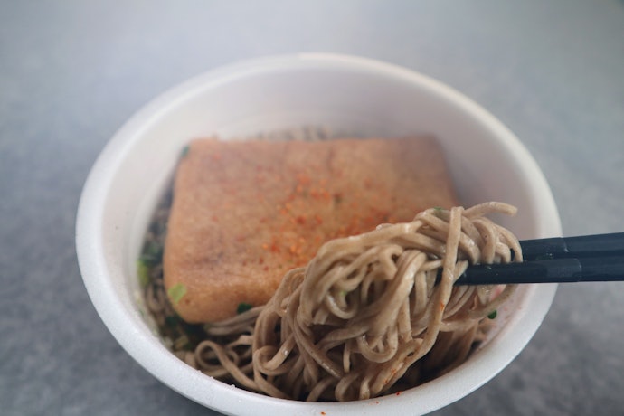 フライ麺は柔らかめの麺とこってり系の味わいを好む人におすすめ