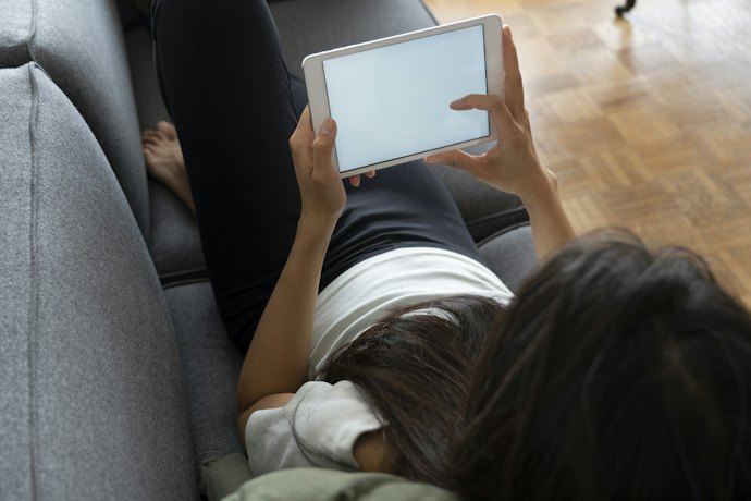 軽めのアプリ使用や動画視聴が中心なら、64~128GBで十分