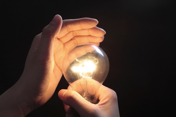 白熱電球:強い明かりが必要な場所向け