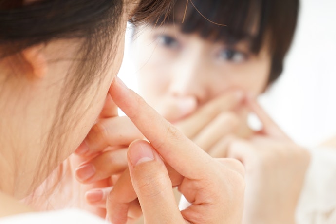 テカリや思春期ニキビが目立つ。オイリー肌(脂性肌)