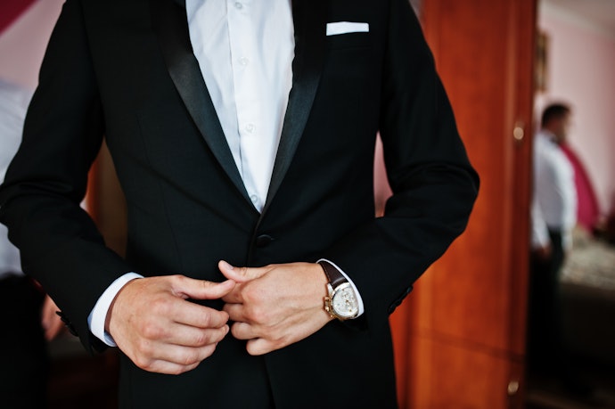 30~40代:略礼服のブラックスーツを1着持っておくのが無難