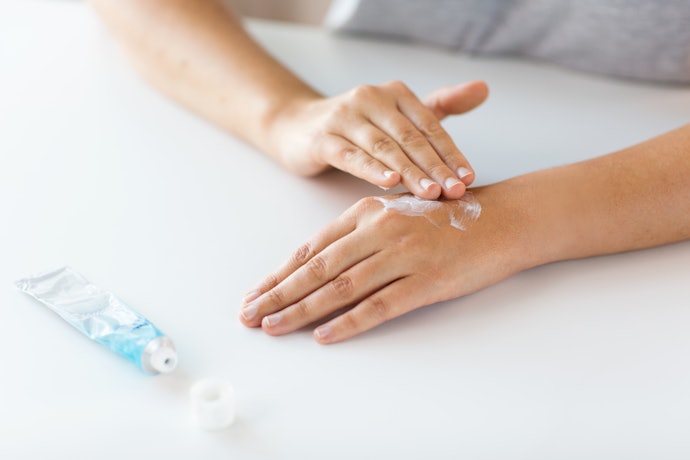 湿疹やじんましんなど、皮膚の症状には塗り薬を選んで