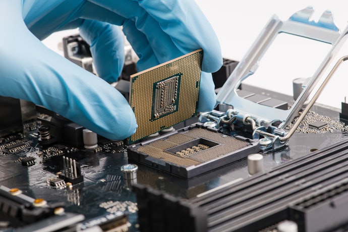 メモリ:基本は16GBでOK。最新ゲームを高画質で楽しみたいなら32GBも