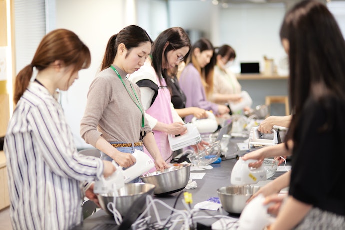 適度な重量で安定して混ぜられる。持ち手も握りやすい形状