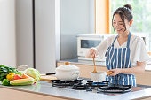 バーミキュラ:日本人女性に合わせた設計の鋳物ホーロー鍋