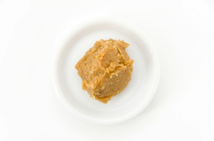 幅広く使えるクセの少ない味わいがよいなら、淡色みそをチョイス