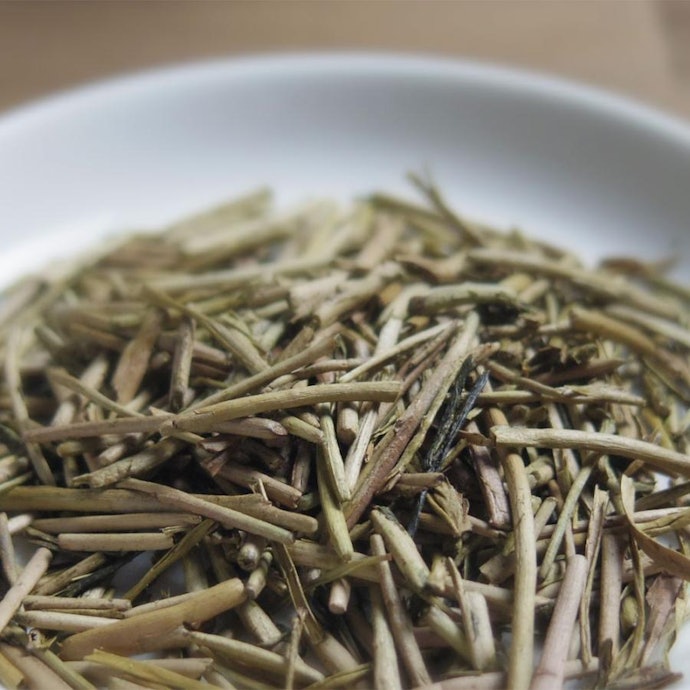 上品な味わいを楽しむなら、ほうじ煎茶や茎茶を選ぼう