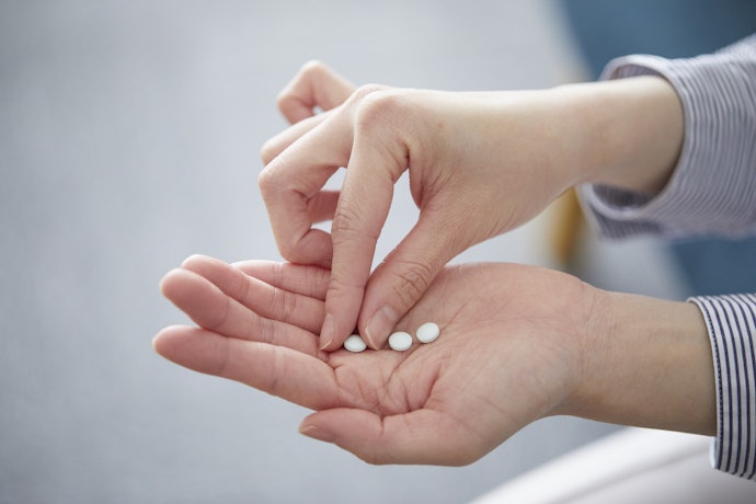 抜け毛・薄毛の進行を遅らせたいなら、男性ホルモンに働きかける発毛剤を