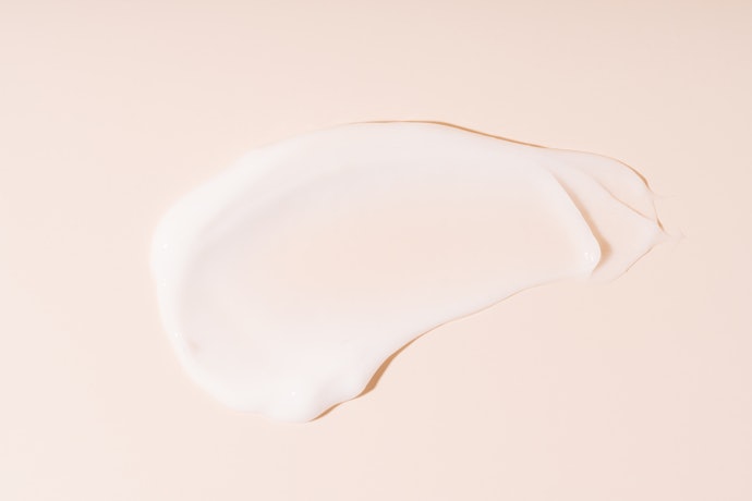 オイリー肌にはしっとりなじむ乳液タイプ・ミルクタイプがうってつけ