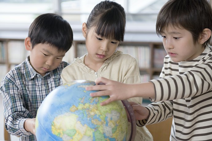 子供用には、地図表記がわかりやすいものをセレクト。部屋になじむかも要チェック