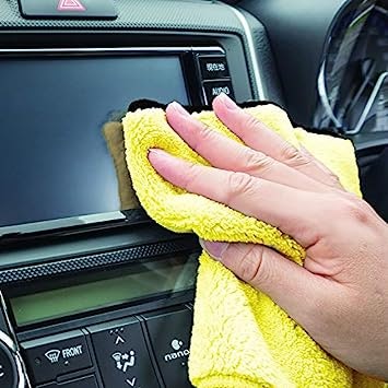 ホコリと一緒に手垢汚れも拭き取りたいなら、ウェットシートやクロスがおすすめ