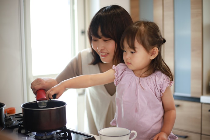プラスチック製:軽くて扱いやすい。こし器の役割も兼ねる