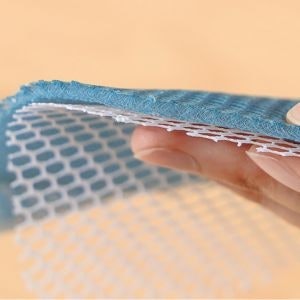 クッションの有無も確認。厚みのある三層構造だと保護力が高い