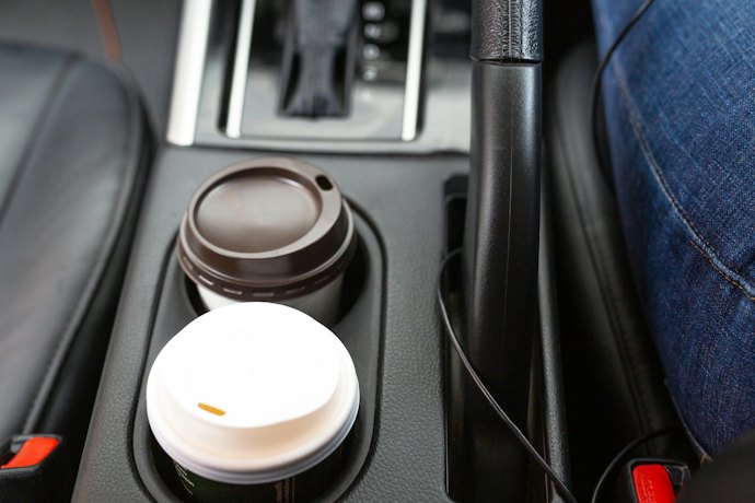 ドリンクホルダーに入るサイズなら、転倒予防に効果的