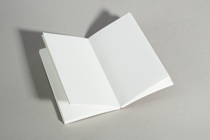 イラスト・デコレーションなど自由に書き込みたい人は、無地がうってつけ