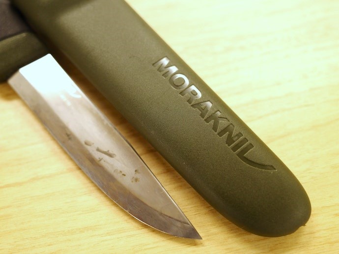 多くのキャンパーが愛用しているモーラナイフ(MORAKNIV)