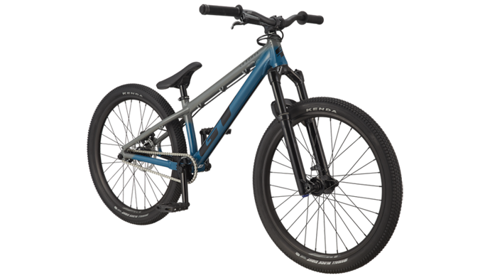 子どもへの贈りものには、本格的なキッズバイクがマッチ