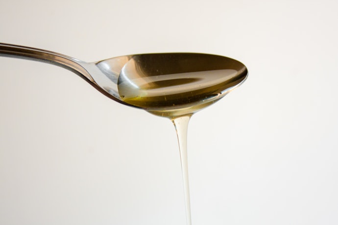 濃厚なコクを味わうなら黒蜜、さっぱりとした甘さを好むなら白蜜をセレクト