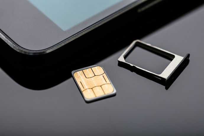 iPhoneを初期化してSIMカードを取り出す