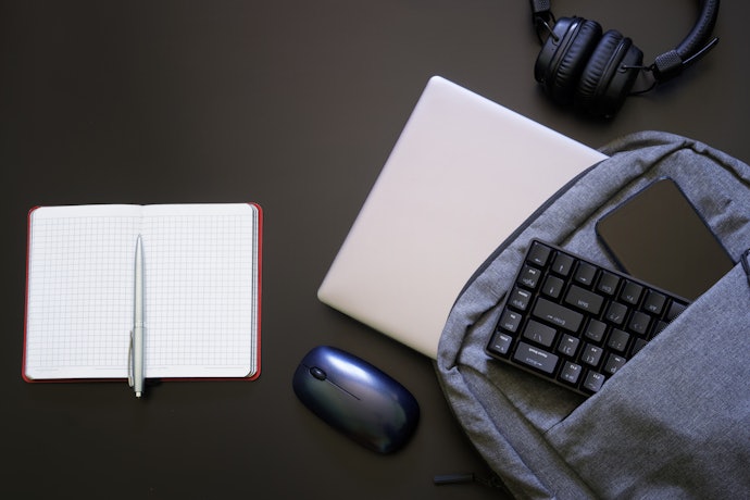 通勤通学なら書類やPCが入る四角いリュックがぴったり