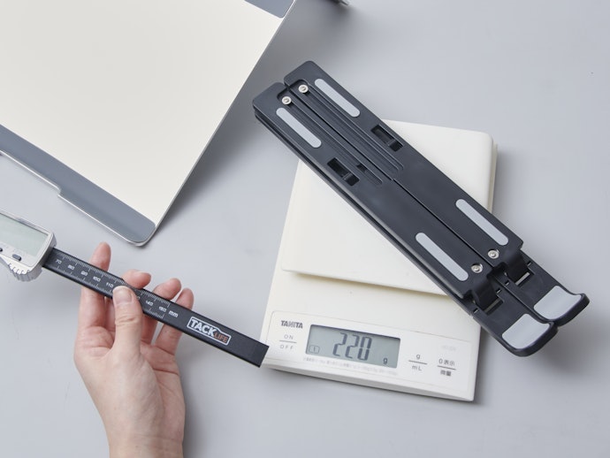 折りたたみの工程数も少ない。軽量コンパクトで持ち運びにも便利