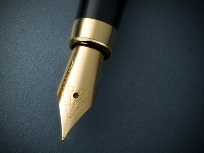 金:なめらかな書き心地が好きな人向け。高級感があるので、一生ものの1本に