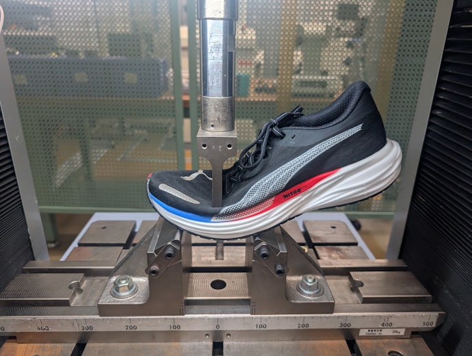 自然に前へ転がる感覚を得られる反発力