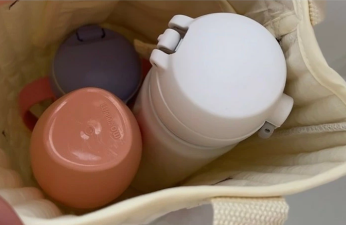 調乳用品をまとめて運ぶなら、少し大きめのポーチタイプがおすすめ