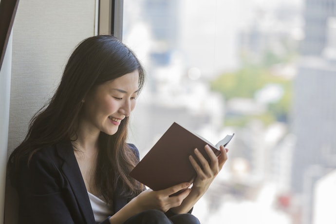 視力矯正が必要なら、度ありを選択。乱視用・老眼向けの遠近両用も確認しよう
