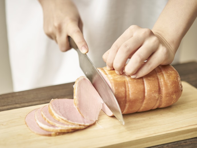 ロースやボンレスハムは料理に合わせて薄さ・サイズを調整できて便利