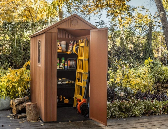 木製物置や小屋タイプなら、庭の景観を損なわずに設置可能