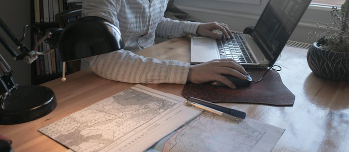 手首に負担をかけたくない人には、軽量な有線マウス