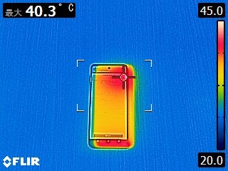 動画もゲームも快適に遊べる処理性能。やや熱は持つが、気にならなない程度