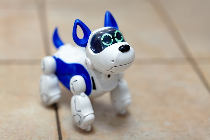 犬・猫型に多い機械的なロボット