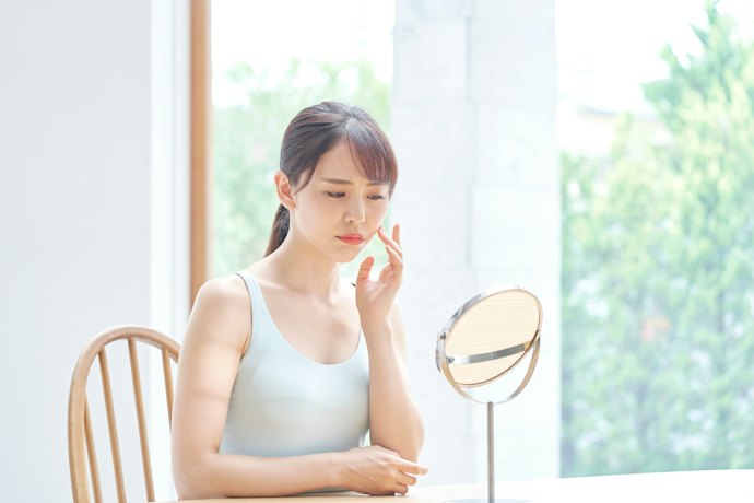 乾燥肌の人はセラミドなどの保湿成分が含まれているものを