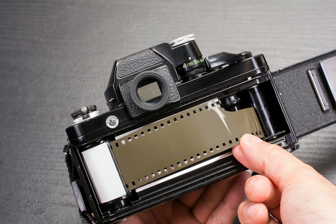 フィルム:写りが安定しないが、その偶然を楽しめる人に!現像の工程が別途必要