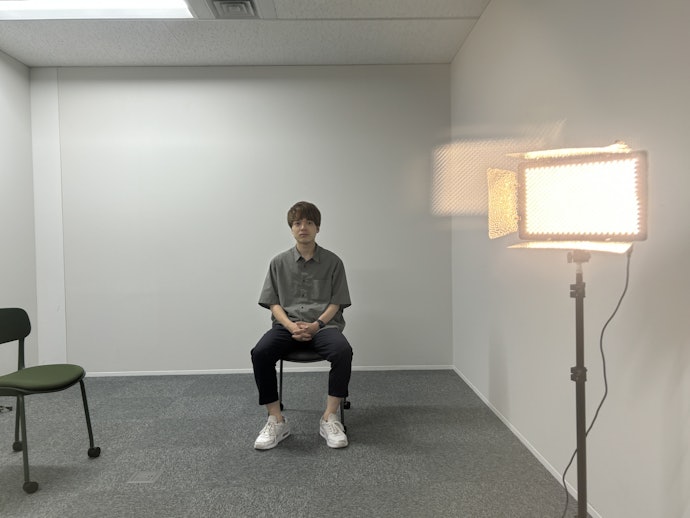 写真撮影は問題なくできるが、ライトの映り込みが目立つ