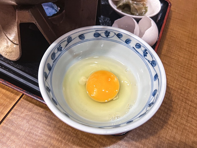 生卵とも好相性。ヘルシーにすき焼きを食べたい人には鶏肉がぴったり