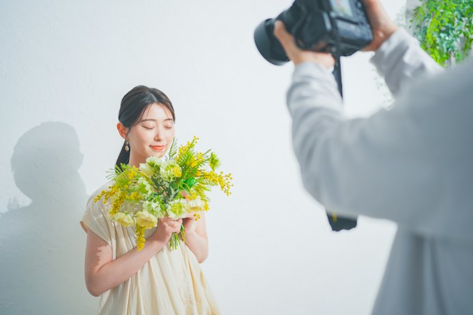 【中望遠:85〜200mmが目安】ポートレート撮影に!自然な印象で写しやすい