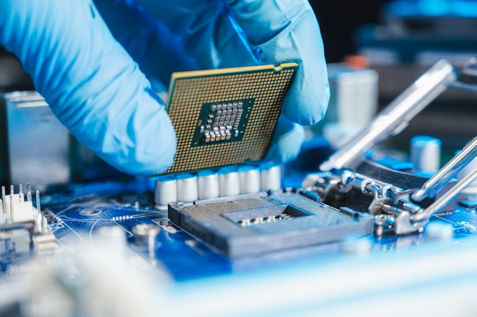 メモリ:8GBか16GBの2択。WEB会議中も作業をしたいなら16GBあると便利
