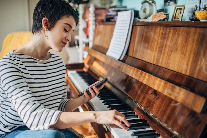 練習曲を流しながら演奏するなら、バックグラウンド機能つきを選ぼう