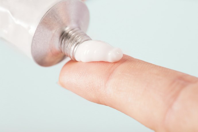 角質が硬く厚いなら、角質を柔らかくする尿素をチョイス