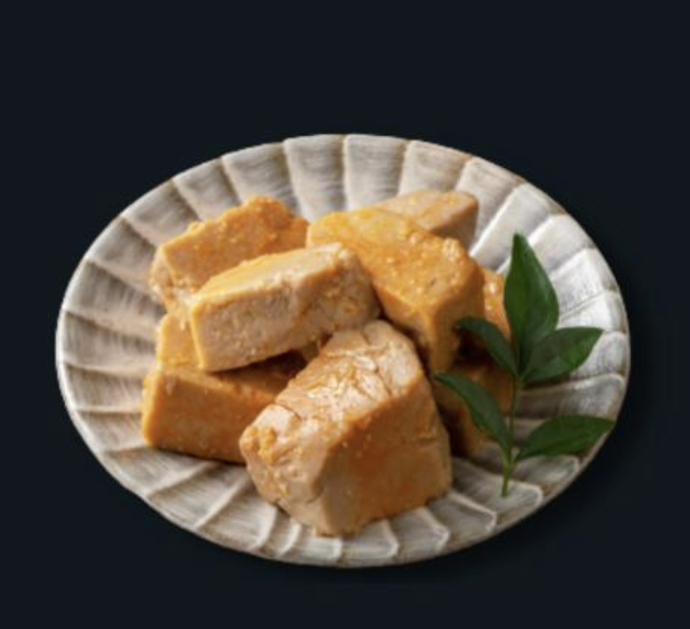 長期熟成酒や古酒などの熟酒なら濃い味つけのおつまみを。珍味もぴったり