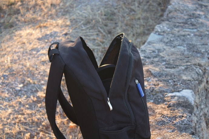 開口部が広いと荷物の出し入れが楽になる