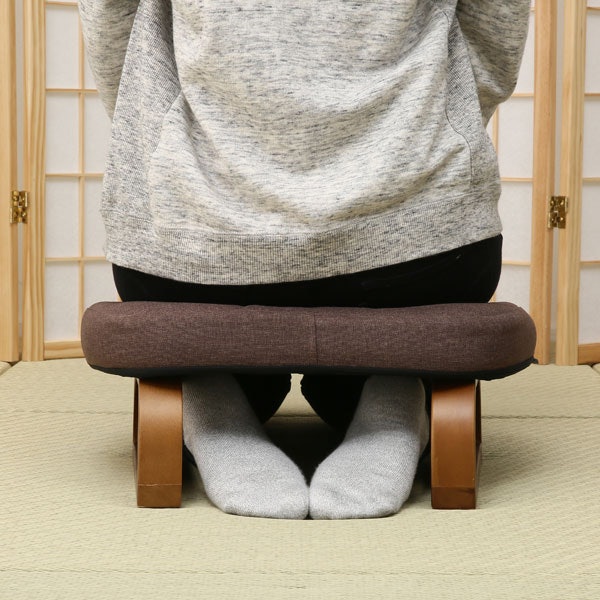 足腰にトラブルがないなら、座面高13〜17cm・横幅40~50cmが目安