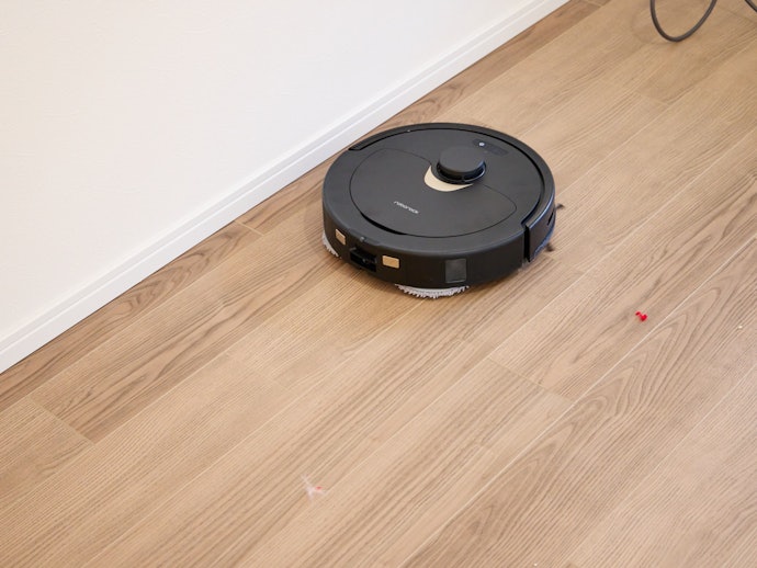 赤外線カメラを搭載。障害物を避けつつ丁寧に掃除する