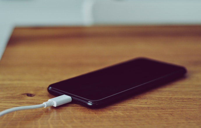 30分で51%まで充電できる。充電速度も良好