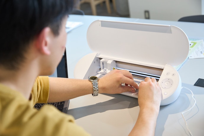 オプションパーツを使えばさまざまな加工を楽しめる!静電マットに対応しているのもうれしい